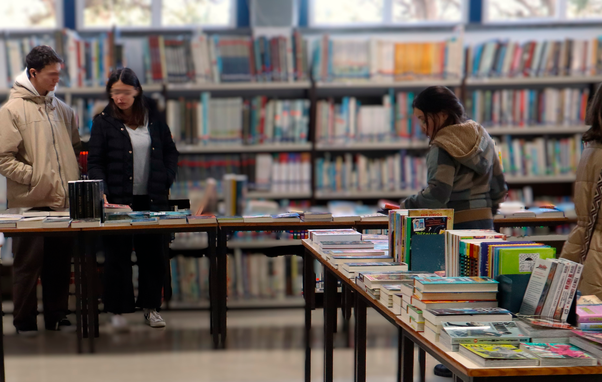 Alunos participando do evento de BookCrossing na escola